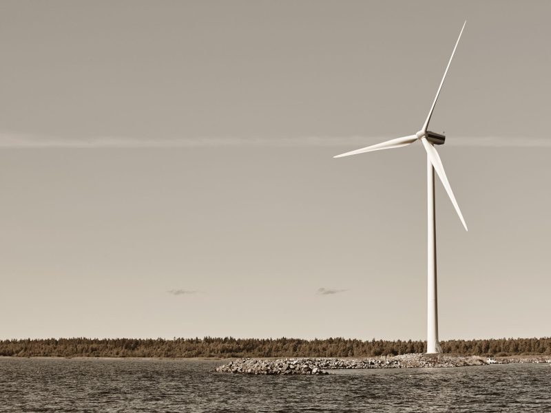 wind-turbine-in-the-baltic-sea-renewable-green-ene-83NFWP4